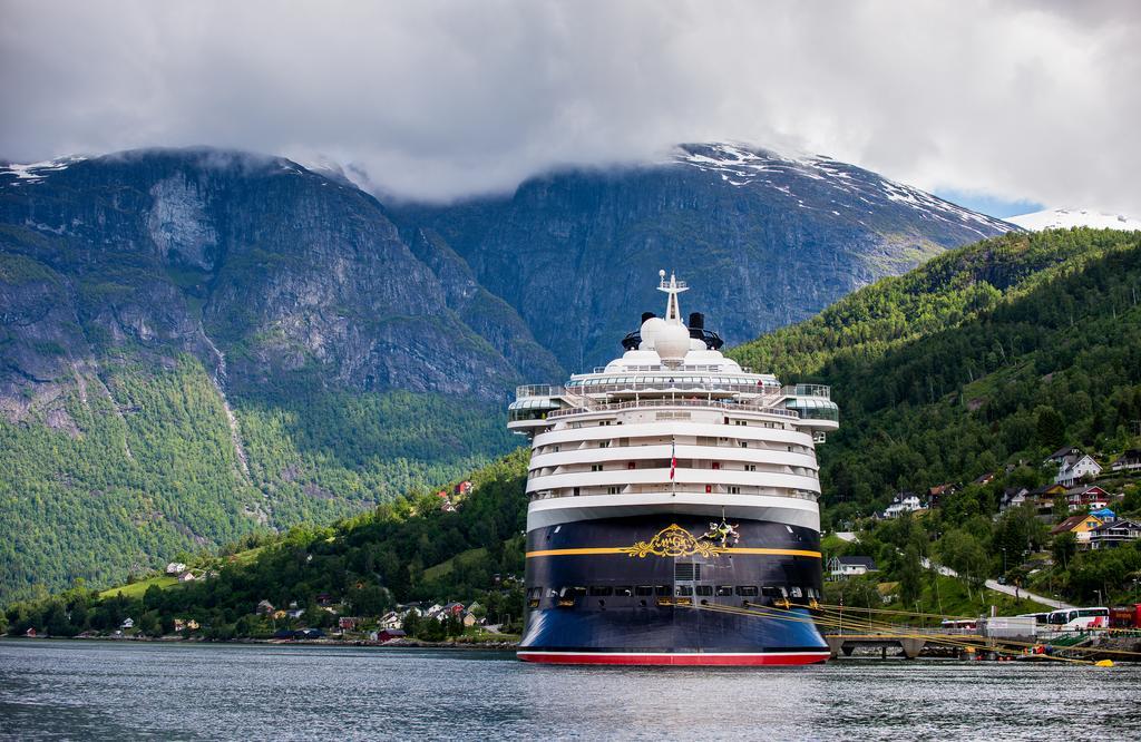 Nesset Fjordcamping Olden Bagian luar foto